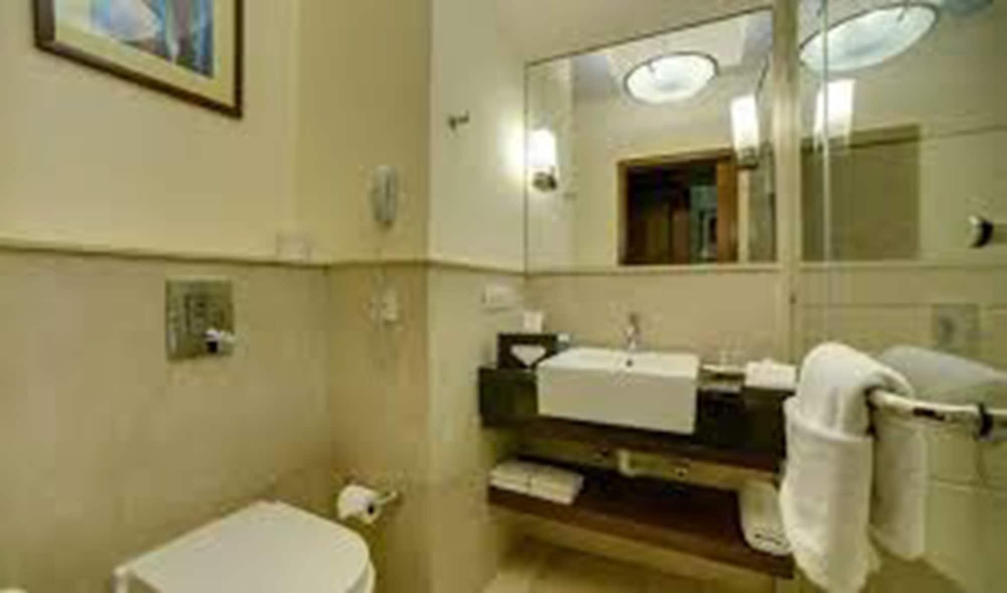 Deventure Sarovar Portico Kapashera, New Delhi Exterior foto