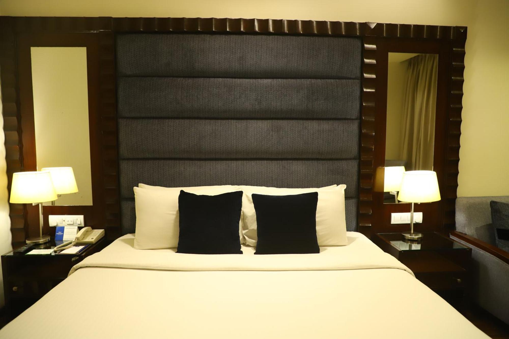 Deventure Sarovar Portico Kapashera, New Delhi Exterior foto