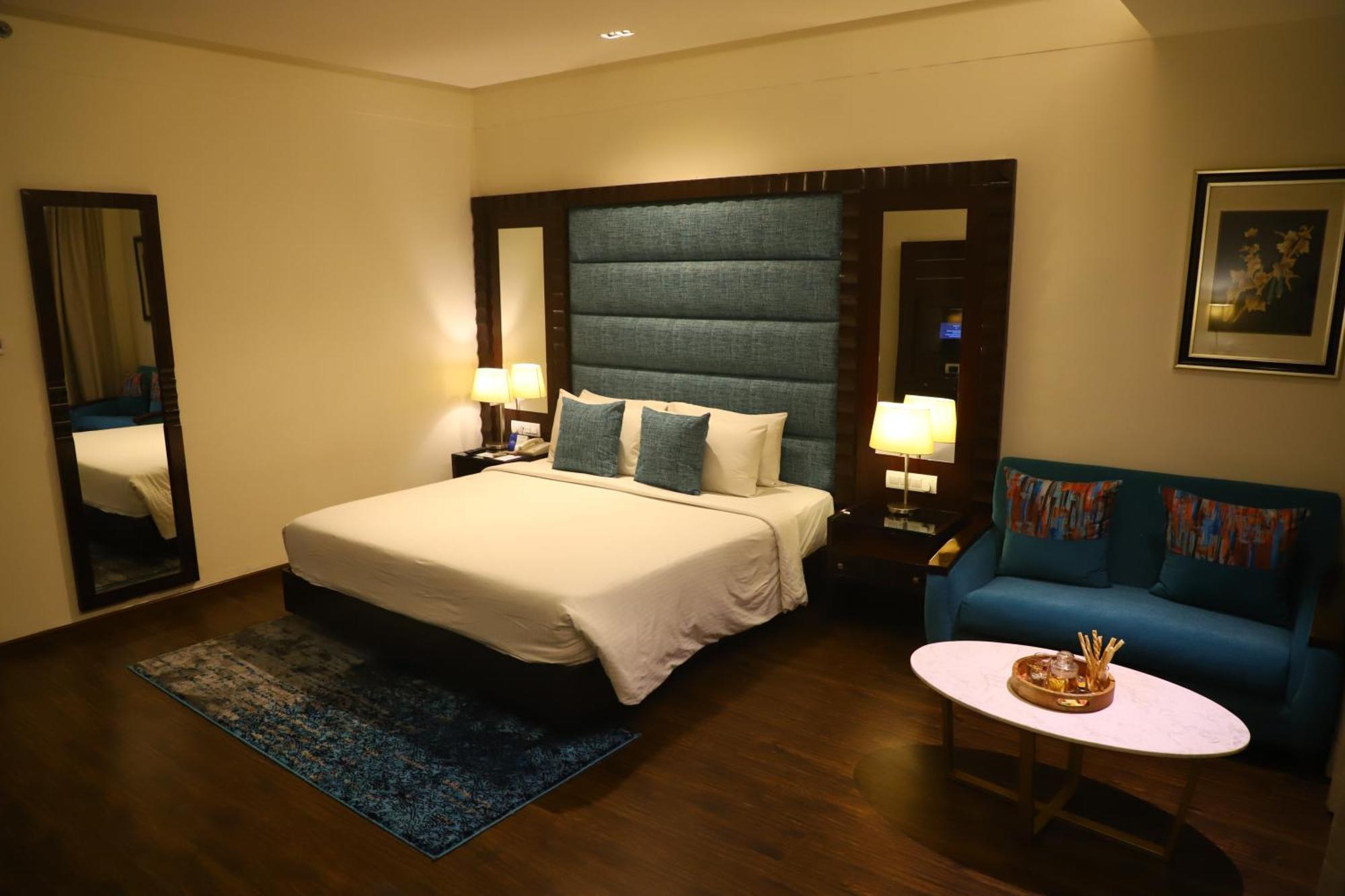 Deventure Sarovar Portico Kapashera, New Delhi Exterior foto