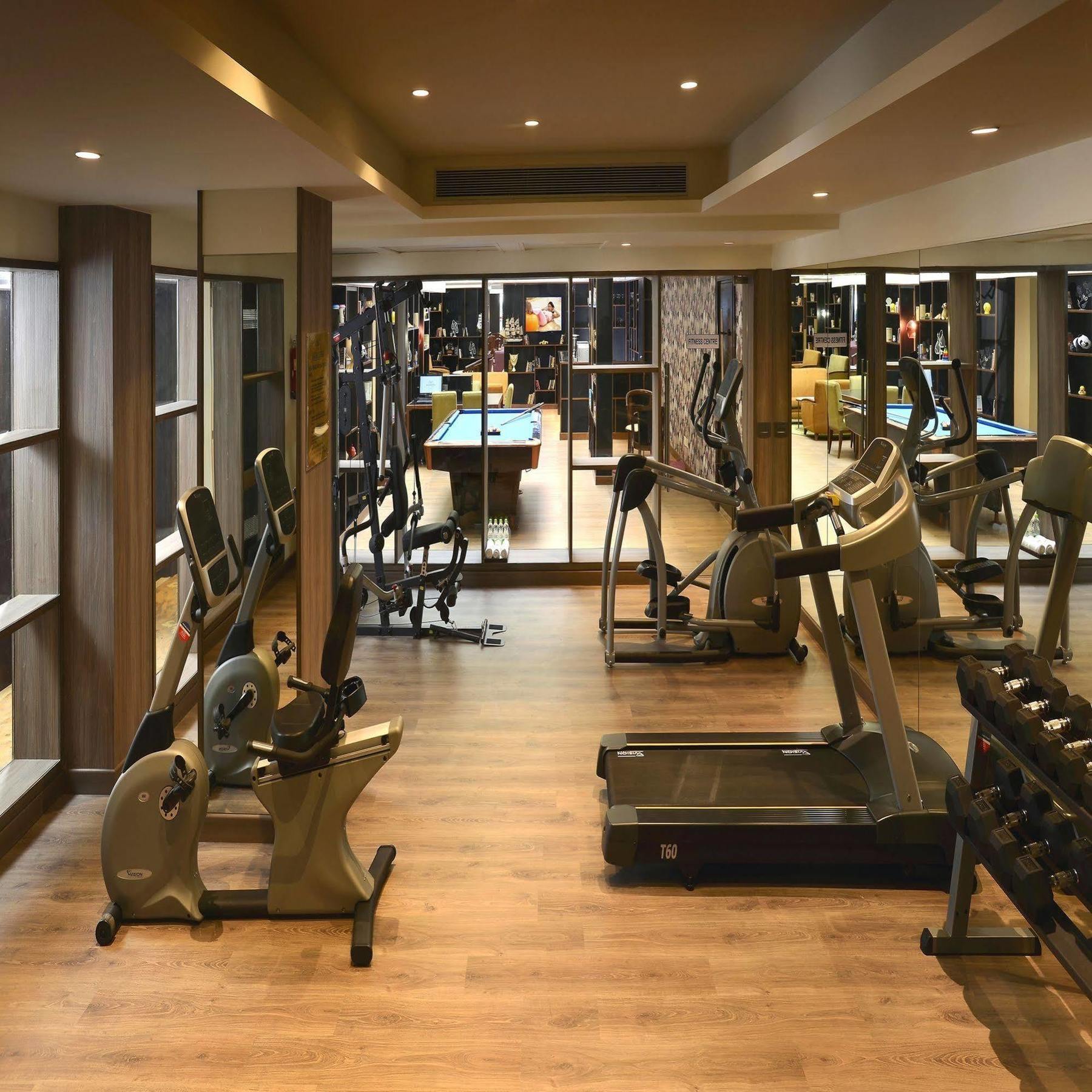 Deventure Sarovar Portico Kapashera, New Delhi Exterior foto